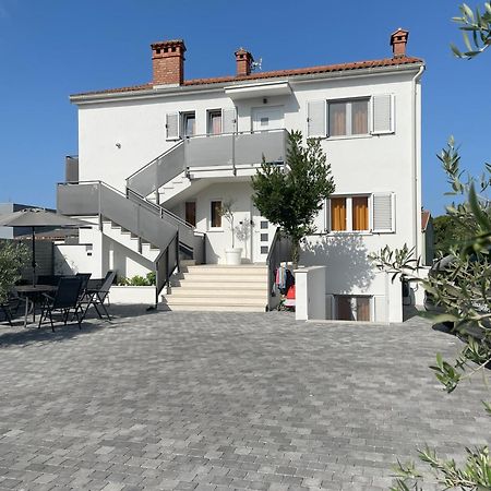 Valkane Beach Apartments Пула Екстериор снимка
