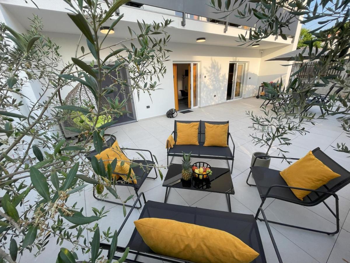 Valkane Beach Apartments Пула Екстериор снимка