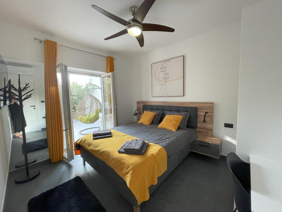Valkane Beach Apartments Пула Екстериор снимка