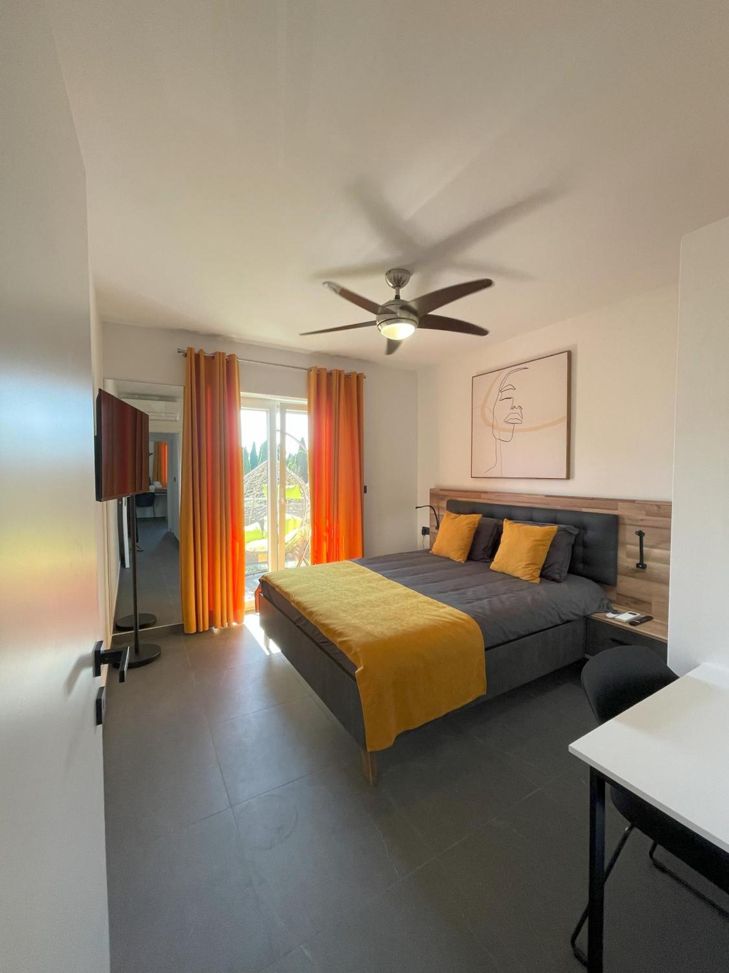 Valkane Beach Apartments Пула Екстериор снимка
