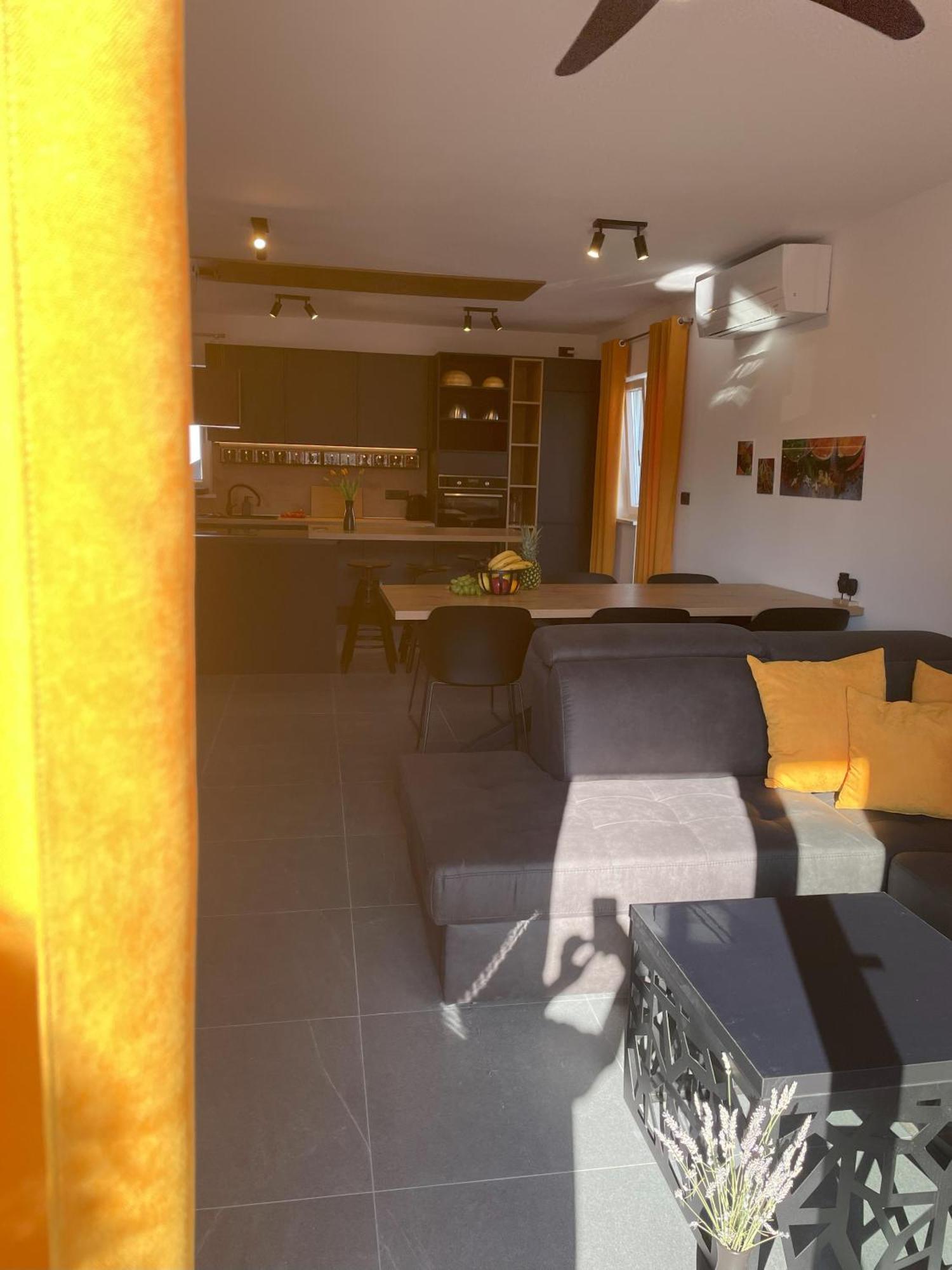 Valkane Beach Apartments Пула Екстериор снимка
